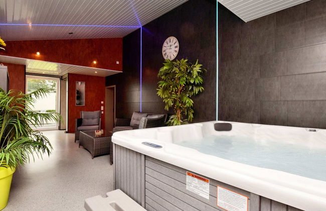 Modern Family Home With Wellness - Foto 24