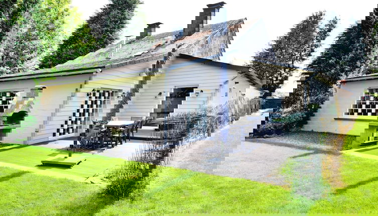 Foto 1 - Modern Family Home With Wellness