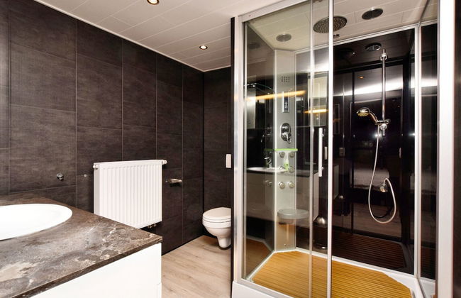 Modern Family Home With Wellness - Foto 19