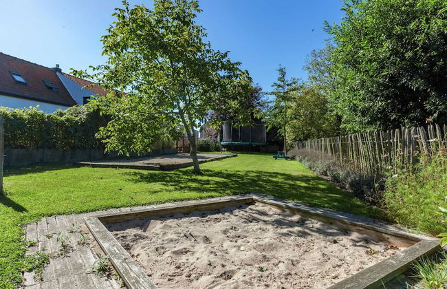 Farmhouse With Fenced Garden - Photo 29