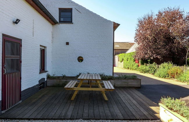 Farmhouse With Fenced Garden - Photo 27