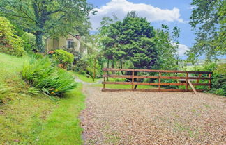 Photo 3 - Hill-view Holiday Home in Taunton With Garden and Balcony