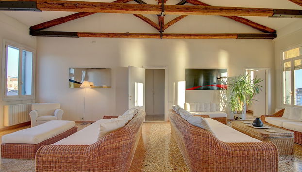 Coin salon dans le hall