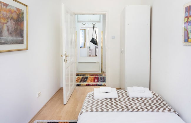 Spacious 2bdr Apartment on Tkalciceva Street - Photo 6