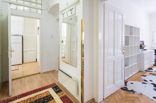 Photo 4 - Spacious 2bdr Apartment on Tkalciceva Street