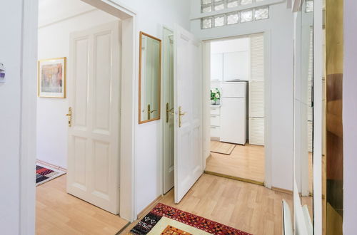 Photo 10 - Spacious 2bdr Apartment on Tkalciceva Street