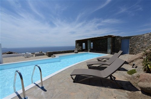 Foto 6 - Villa Crystal With Heated Pool by Diles Villas