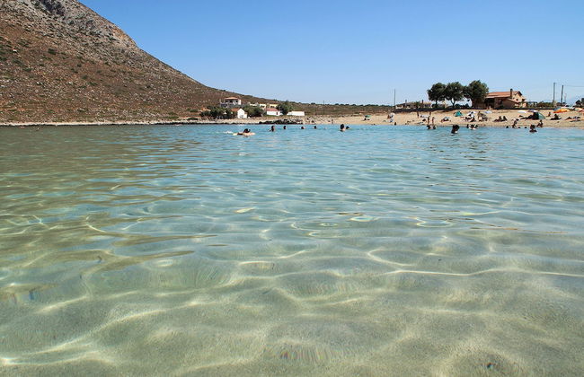 Gorgeous Villa with Garden - Stavros Beach - Photo 33