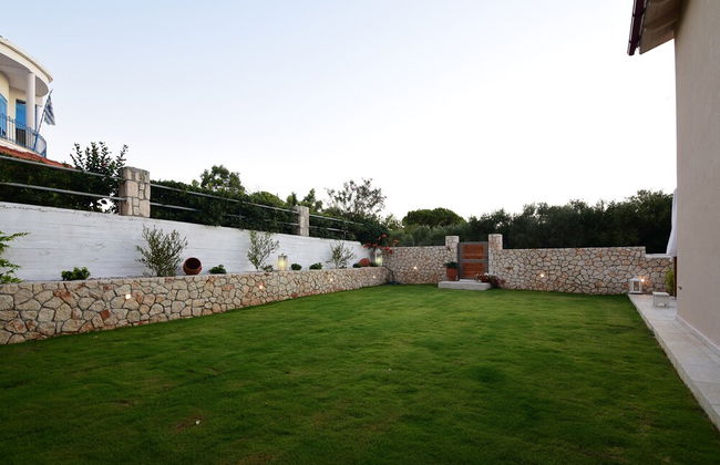 Gorgeous Villa with Garden - Stavros Beach - Photo 36