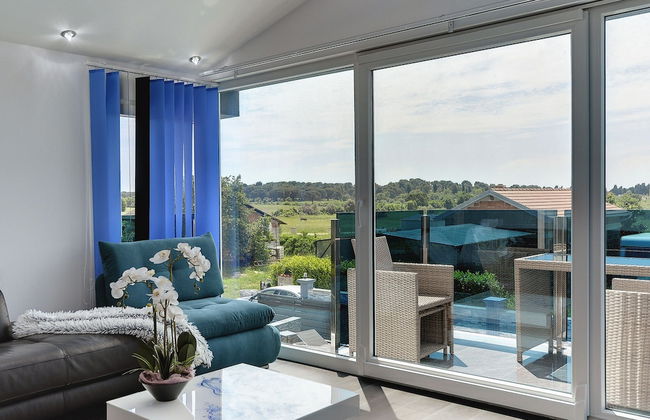 Modern Villa With Private Pool Consisting of 2 Apartments Near the Beach - Foto 16