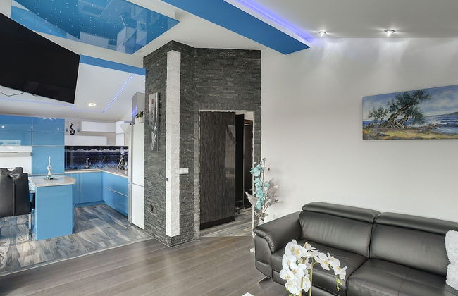 Modern Villa With Private Pool Consisting of 2 Apartments Near the Beach - Foto 14