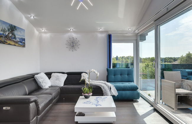 Modern Villa With Private Pool Consisting of 2 Apartments Near the Beach - Foto 15