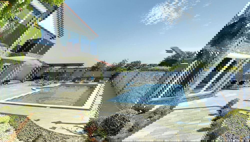 Primary image