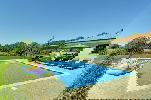 Foto 22 - Villa With Pool and Sunshade in Rovinj