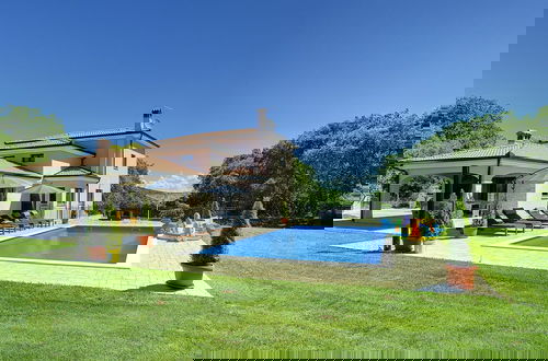 Foto 1 - Villa With Pool and Sunshade in Rovinj