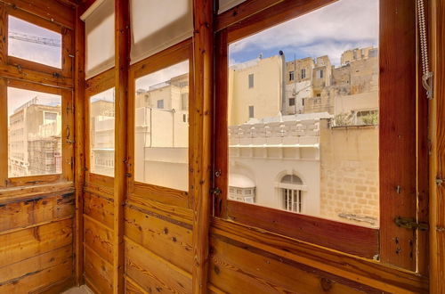 Photo 2 - Stylish 2BR Apartment in Valletta