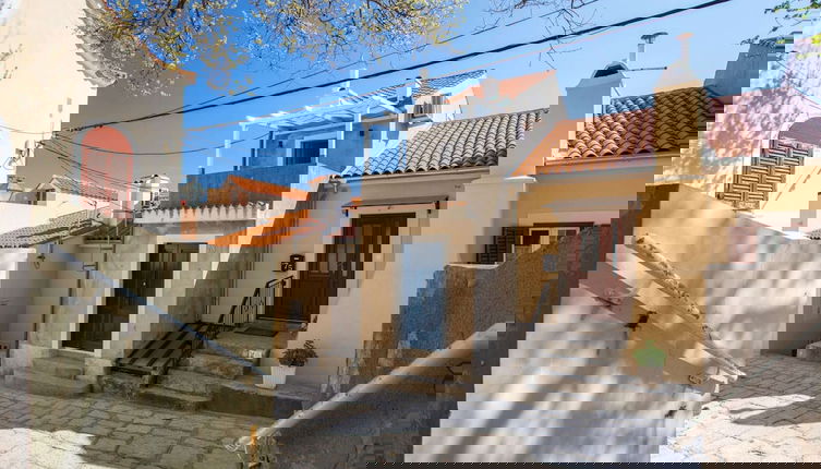 Foto 1 - Adorable Holiday Home Located Near the Beach