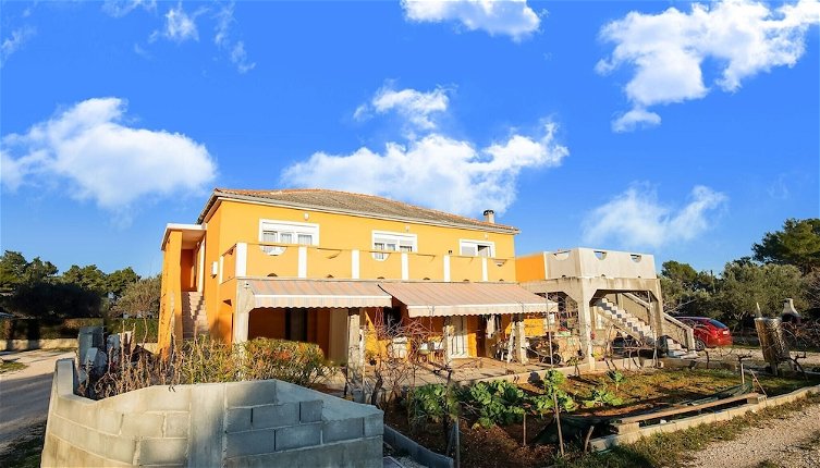 Photo 1 - Simplistic Apartment in Vir With Garden