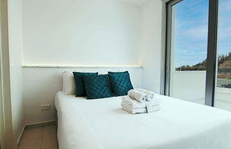 Photo 3 - Phaedrus Living: Seaside Deluxe Flat Harbour 106