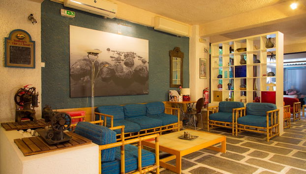 Coin salon dans le hall