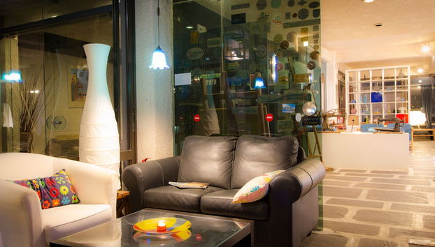 Coin salon dans le hall