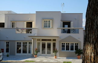 Photo 2 - Dialinas Apartments