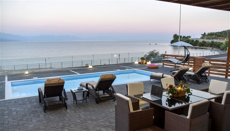 Photo 1 - Aurora Luxury Retreat - Beachfront & Private Pool
