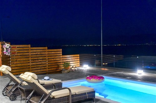 Photo 14 - Aurora Luxury Retreat - Beachfront & Private Pool