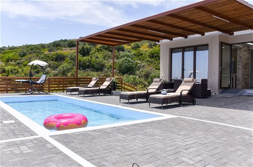 Photo 16 - Aurora Luxury Retreat - Beachfront & Private Pool
