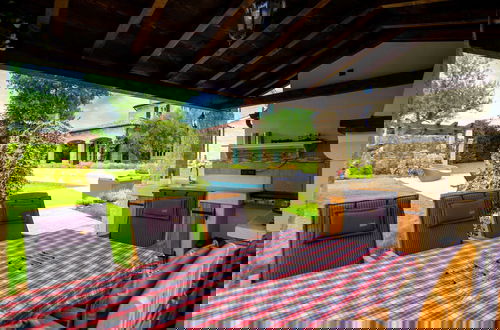 Foto 28 - Lush Villa With Artistic Interiors & Pool