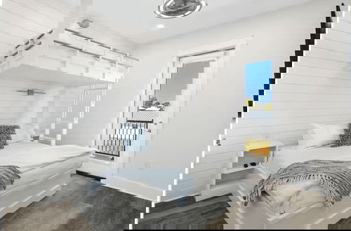 Foto 18 - Wanderlust by Avantstay Walk to Beach + Pool New Construction