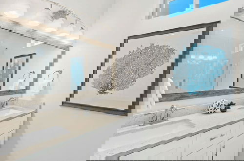 Foto 14 - Wanderlust by Avantstay Walk to Beach + Pool New Construction