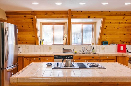 Foto 23 - Stunning Happy Shack Cabin: Wraparound Deck