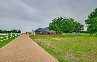 Photo 2 - Pet-friendly Waxahachie Vacation Home w/ Backyard