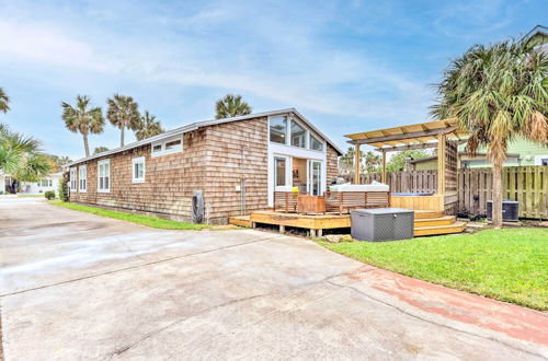 Photo 35 - Modern Jacksonville Beach Retreat w/ Hot Tub