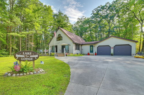 Foto 1 - Inviting Lake Vue Lodge Home w/ Fire Pit + Deck