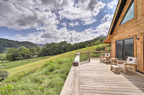 Foto 22 - Luxe Log Cabin w/ Modern Finishes & Mtn Views