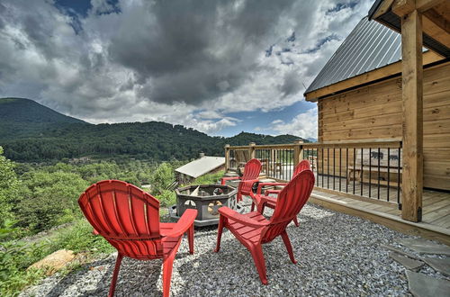 Foto 2 - Luxe Log Cabin w/ Modern Finishes & Mtn Views