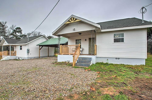 Foto 18 - Bright Cabin w/ Spacious Deck and Fire Pit