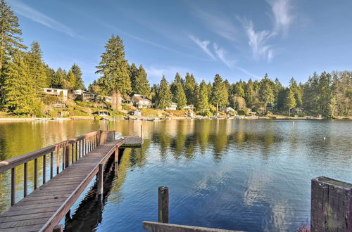 Photo 6 - 'the Peacock House' - Waterfront Home w/ Hot Tub