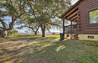 Foto 2 - Picturesque Family Cabin w/ Views & Treehouse