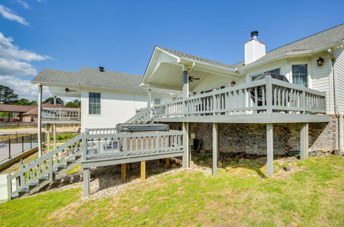 Photo 20 - Stunning Lake Hamilton Getaway w/ Hot Tub