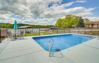 Photo 1 - Stunning Lake Hamilton Getaway w/ Hot Tub