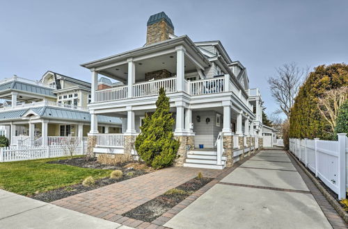 Foto 42 - Spacious Avalon Beach House - 2 Blocks to Water