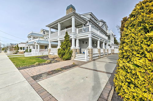 Photo 35 - Spacious Avalon Beach House - 2 Blocks to Water