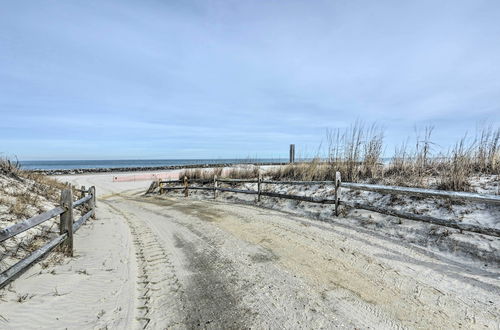 Photo 30 - Spacious Avalon Beach House - 2 Blocks to Water