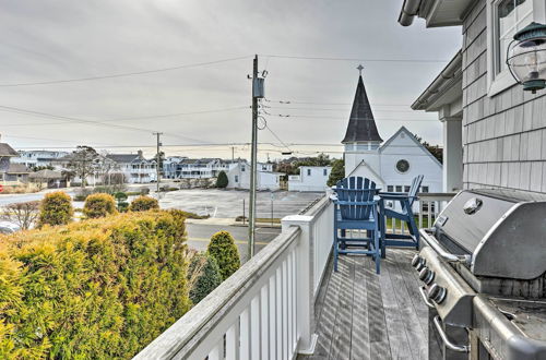 Photo 17 - Spacious Avalon Beach House - 2 Blocks to Water