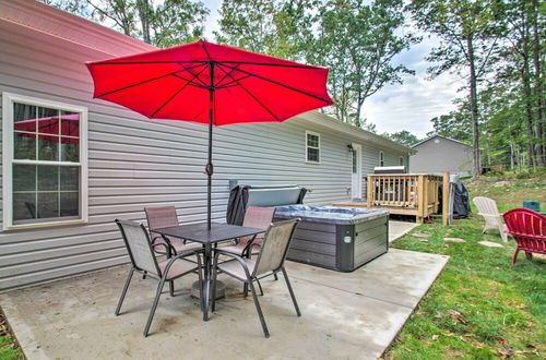 Photo 10 - Stunning New Market Home w/ Mtn Views & Hot Tub