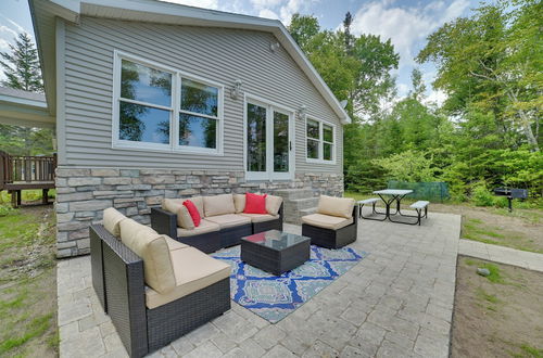 Foto 31 - Cheboygan Getaway w/ Fire Pit & Lake Access