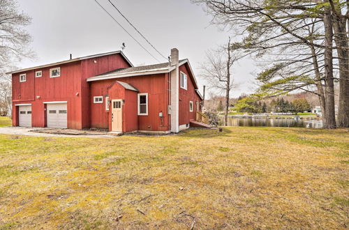 Photo 4 - Cozy Castleton Cabin With Fire Pit + Water Access